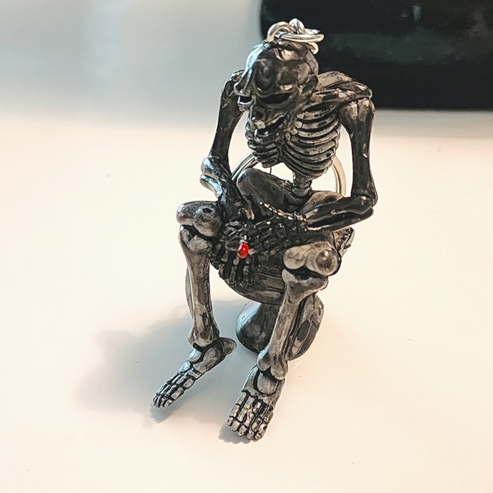 *NWOT* Funny Men's Skeleton Keychain Gift